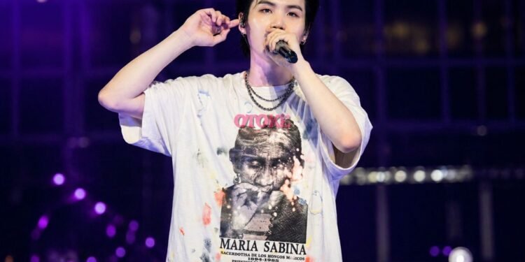 BTS calienta motores antes de sus shows en México; así se volvió tendencia Suga junto a María Sabina