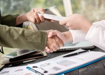 Utilidades 2026: quién las recibe, fechas límite y qué hacer si no te pagan en mayo