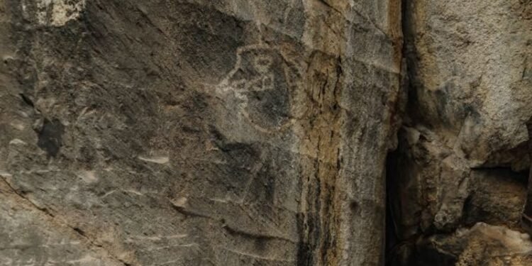 Hallan arte rupestre milenario durante obras del Tren México-Querétaro