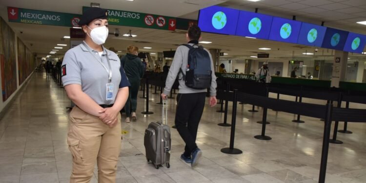 ¿Viajas desde el AICM? La marina reporta flamazo en sus instalaciones del aeropuerto