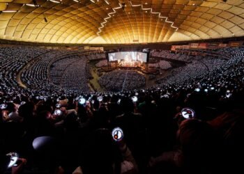 Las ARMY toman las calles por BTS: filas kilométricas y tensión por mercancía oficial