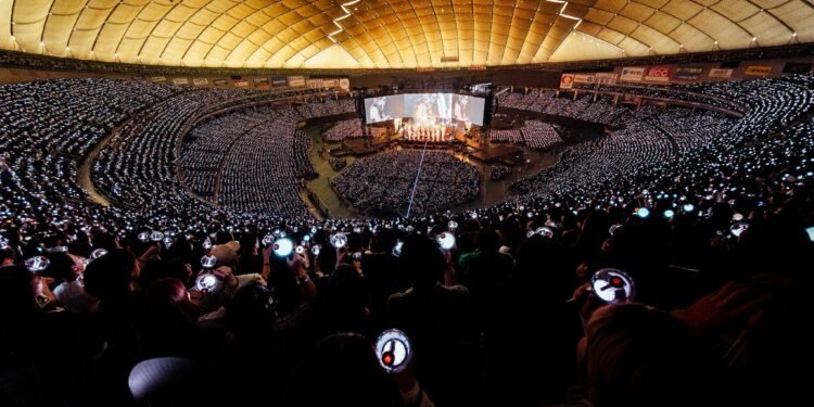 Las ARMY toman las calles por BTS: filas kilométricas y tensión por mercancía oficial