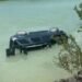 Por evitar una tragedia, terminó cayendo al vacío; camioneta se hunde en ciénega