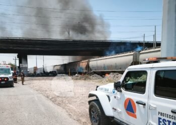 Explota pipa tras choque con tren en Querétaro; deja dos muertos