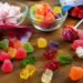 ¿Adiós a los dulces rojos? México retira colorante ligado a riesgos para la salud