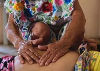 Yucatán impulsa a parteras con apoyo bimestral; estos son los detalles