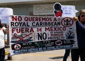 “México no se vende”; protesta presiona para sellar el futuro de Mahahual