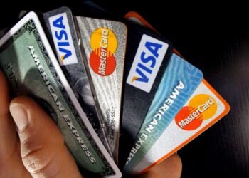¿Quieres mejorar tus finanzas? Estas son las tarjetas que recomienda revisar la Condusef