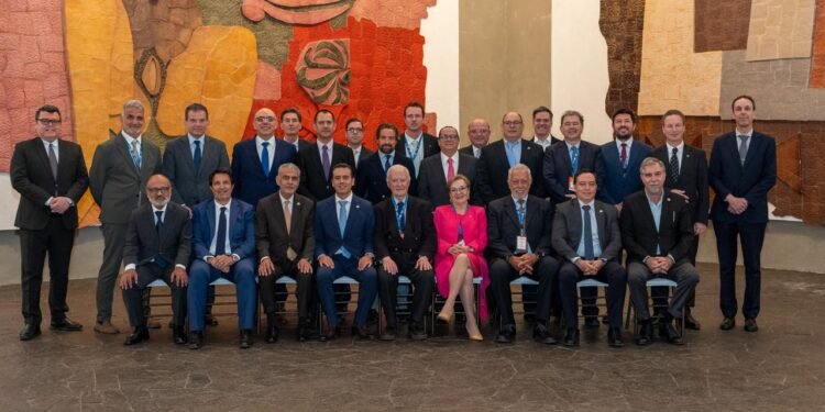 Industria automotriz traza nueva ruta regional; México se suma al acuerdo