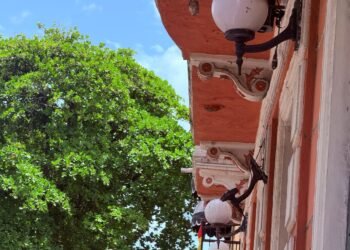 ¿Es seguro caminar por el Centro? Más de 350 predios presentan daños estructurales