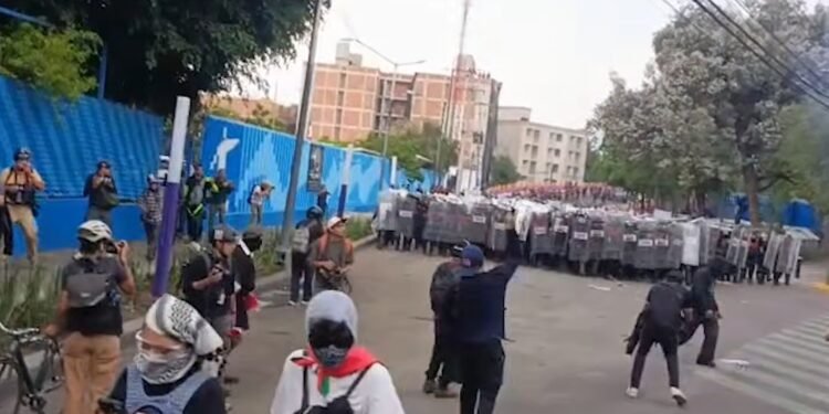 ¿Quién alteró la inauguración del Mundial? Reportan choque con encapuchados