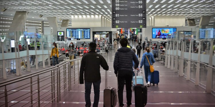 AICM pide a pasajeros adelantarse ante posibles bloqueos en accesos al aeropuerto