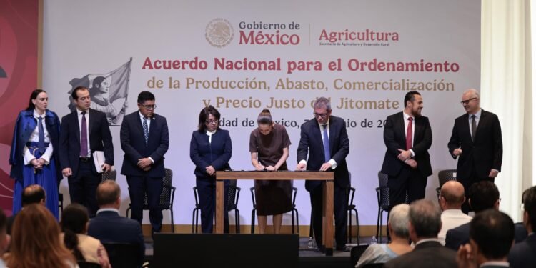 ¿Buscan poner fin a los altibajos del jitomate? Lanzan acuerdo nacional para estabilizar su precio