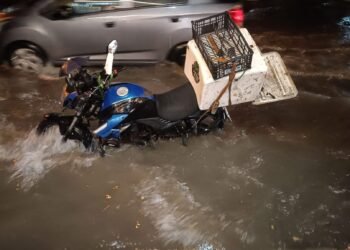 ¿Por qué aumentan los accidentes cuando llueve? Especialistas lanzan advertencia