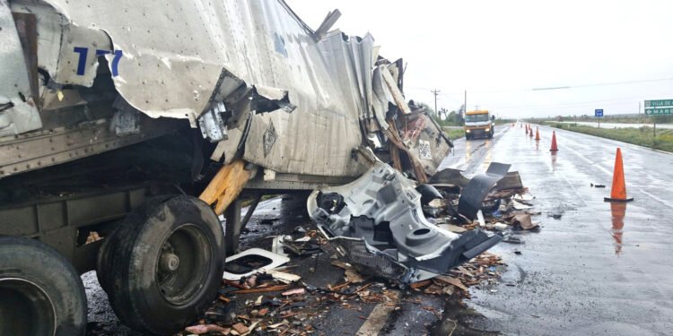Un choque, 3 mil litros derramados y una emergencia ambiental en Zacatecas