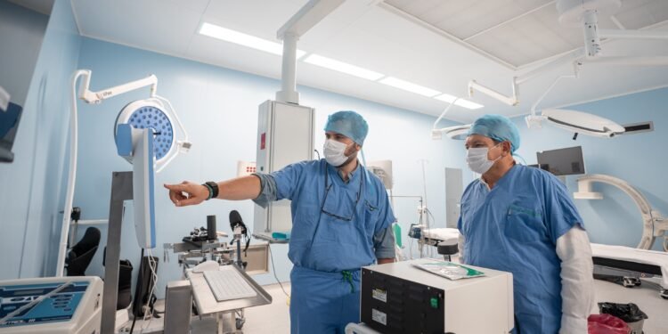 ¡La cirugía del futuro ya llegó a Yucatán! Realizan la primera operación con robot en un hospital público