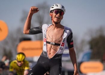Isaac del Toro hace historia en Francia: victoria espectacular y salto al Top 3