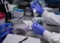 No es ciencia ficción: una vacuna diseñada por Inteligencia Artificial ya fue probada en humanos
