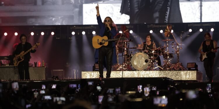 La noche en que Maná paralizó Guadalajara y reunió a una multitud récord en concierto