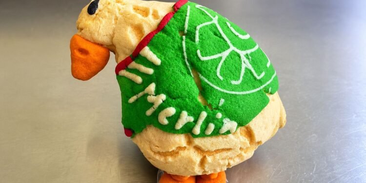 De fenómeno viral a pan dulce mundialista; lanzan las “Merliconchas” inspiradas en el pato más famoso de México
