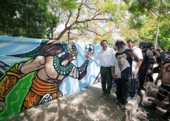 ¿Arte contra la violencia? Transforman secundaria con murales y cultura urbana
