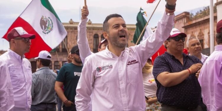Ulises Mejía toma la delantera en la carrera por Zacatecas