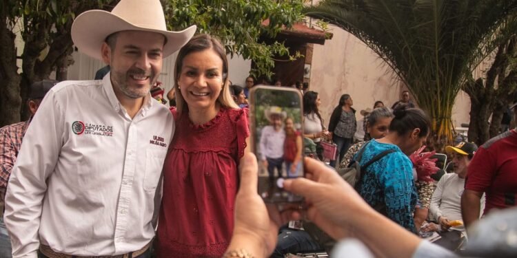 Ulises Mejía Haro destaca avances del país y pide que el desarrollo llegue a Zacatecas