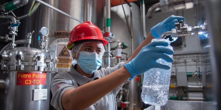 Coca-Cola FEMSA acelera acciones ambientales; aumenta uso de energía renovable y materiales reciclados