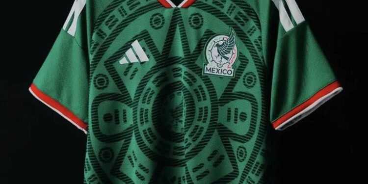 México no sólo juega el Mundial; también fabrica el jersey más vendido