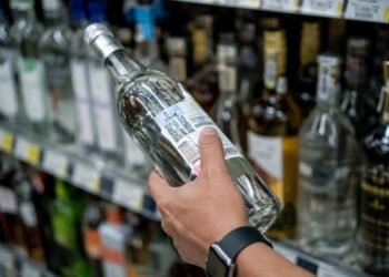 ¿Vas a comprar bebidas para el México vs Ecuador? Cofepris pide revisar estos detalles