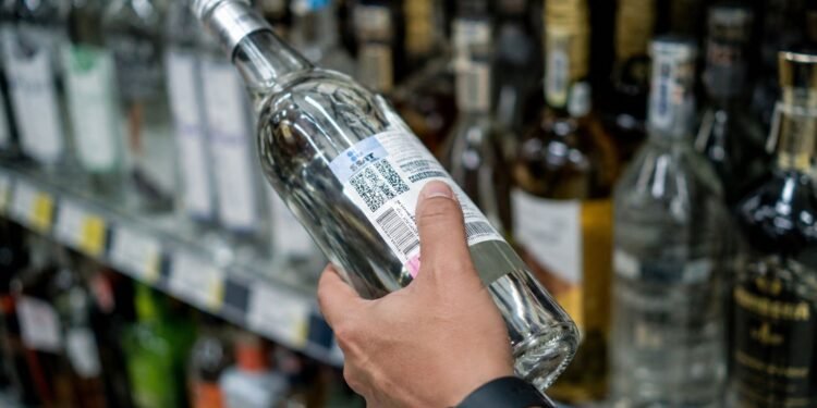 ¿Vas a comprar bebidas para el México vs Ecuador? Cofepris pide revisar estos detalles