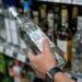 ¿Vas a comprar bebidas para el México vs Ecuador? Cofepris pide revisar estos detalles