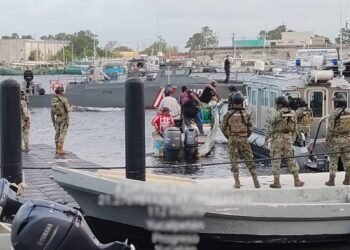 Esto es lo que escondía esta embarcación que llamó la atención de la Marina