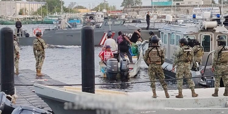 Esto es lo que escondía esta embarcación que llamó la atención de la Marina