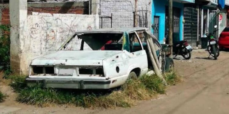 Autos abandonados invaden Mérida; hallan inesperado depósito clandestino