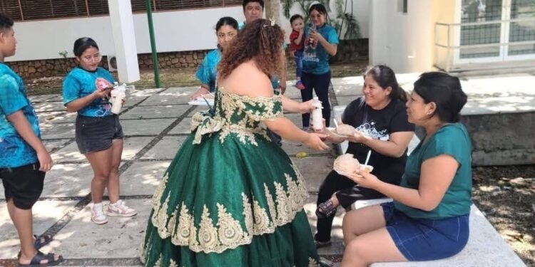 ¿Qué harías en tu día más especial? Ella eligió ayudar a desconocidos en sus XV años