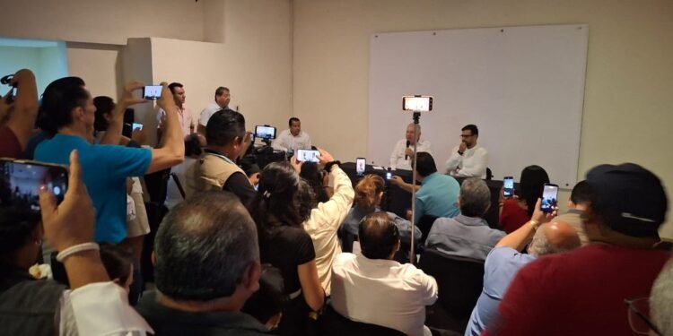 Rafael Marín Mollinedo denuncia campaña en su contra y acusa parcialidad del IEQROO
