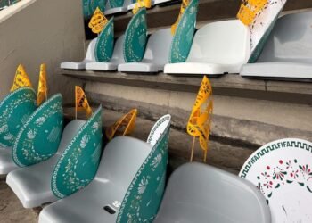 El Azteca se viste de fiesta con miles de sombreros para la inauguración