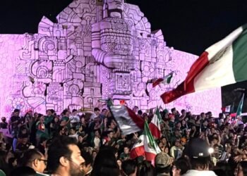 Monumento a la Patria estalla en festejo tras triunfo de México sobre Corea del Sur