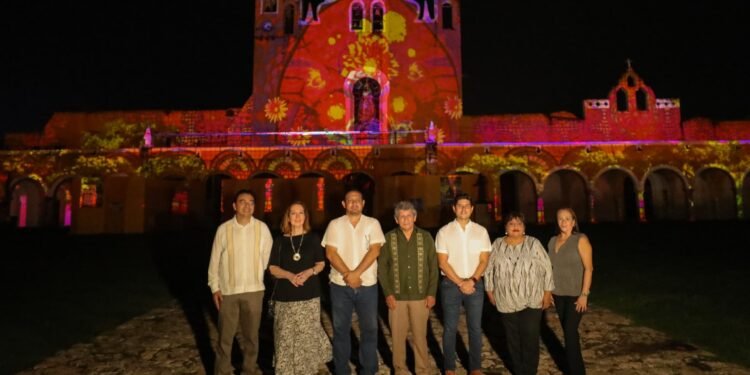 ¿Ya conoces “Senderos de Luz”? El videomapping que vuelve a iluminar Izamal