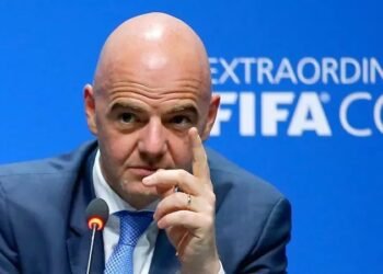 Terremoto en la FIFA: el hombre más cercano a Infantino le da la espalda