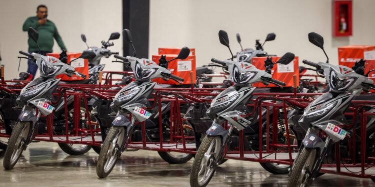 Recuperan independencia; entregan motocicletas adaptadas y apoyos de movilidad en Yucatán
