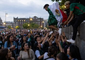 ¿Celebras al Tri? Piden evitar el “quiere volar”, “Juan Escutia” y otros actos peligrosos