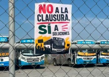 Suspenden la Ruta 322 en Nuevo León; usuarios bloquean calles para exigir su regreso