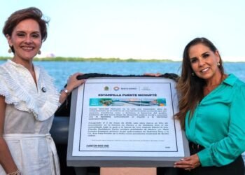 Puente Nichupté de Cancún viaja al mundo a través de una estampilla conmemorativa de Correos de México