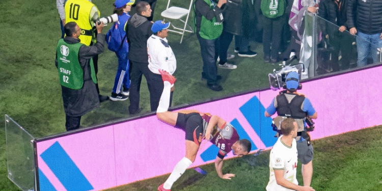 ¿La lesión más insólita del Mundial? Henderson se fractura celebrando
