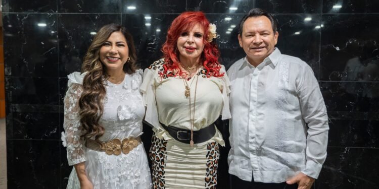 Díaz Mena refrenda alianza con Campeche durante el Informe de Layda Sansores