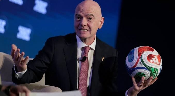 ¡Infantino, fuera! Aficionados lanzan petición contra el presidente de la FIFA