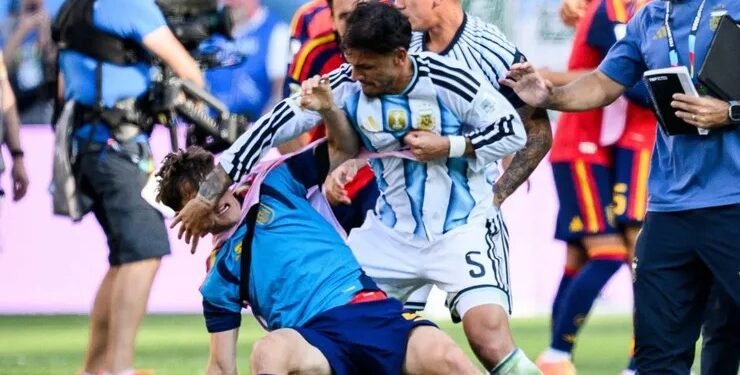 ¡FIFA no perdonó! Paredes recibe 10 partidos de castigo por pelea en la final