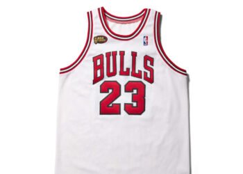 El jersey de Jordan que vale una fortuna: sale a subasta por hasta 15 mdd